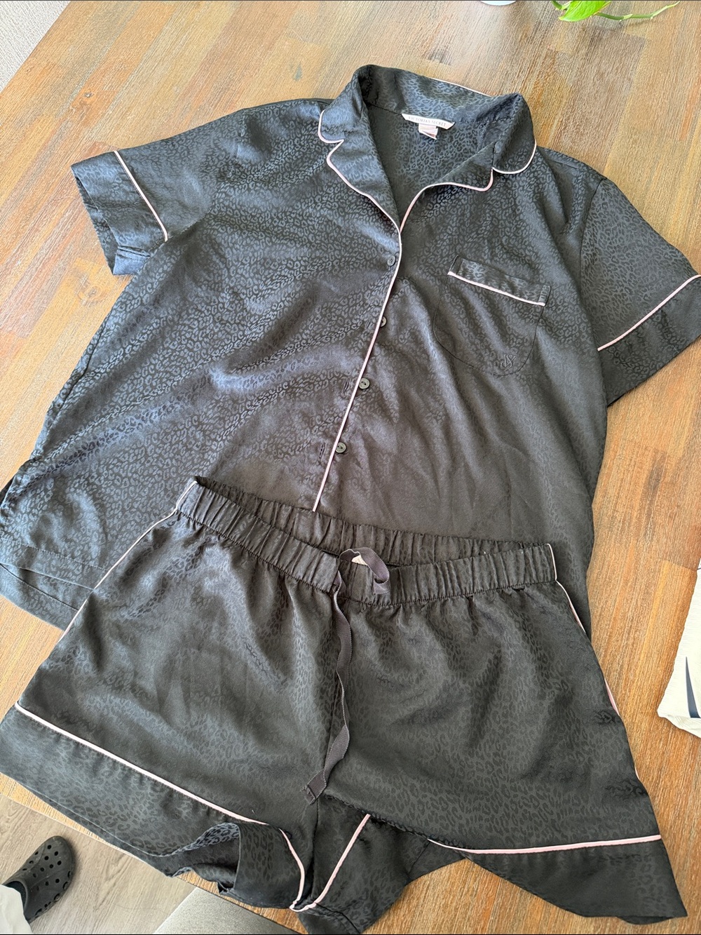 Victoria's Secret Black Short Pajama Set with Pink Piping